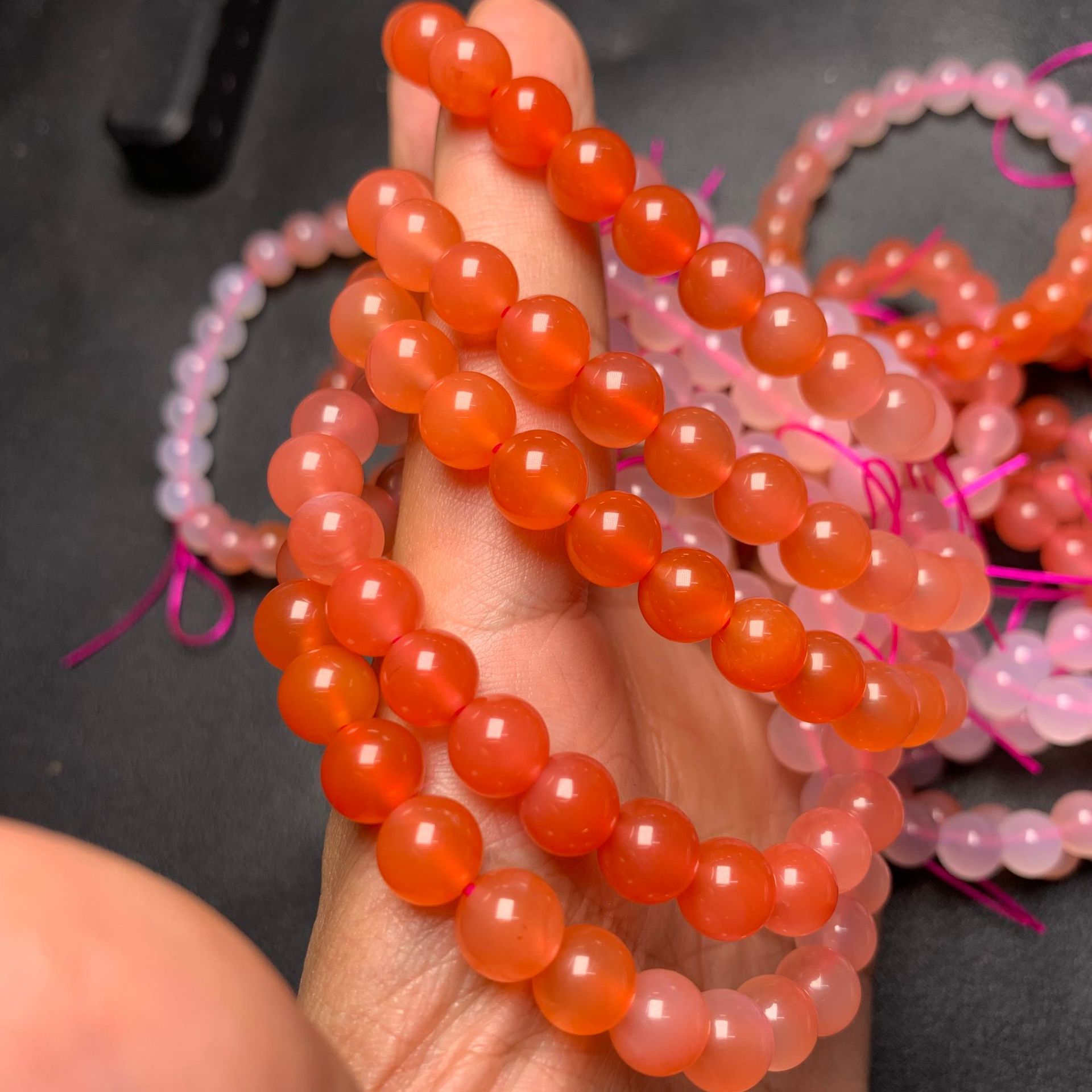 批发天然绯红玛瑙渐变手串散珠diy手链 色泽红润无杂无裂绯红玛瑙