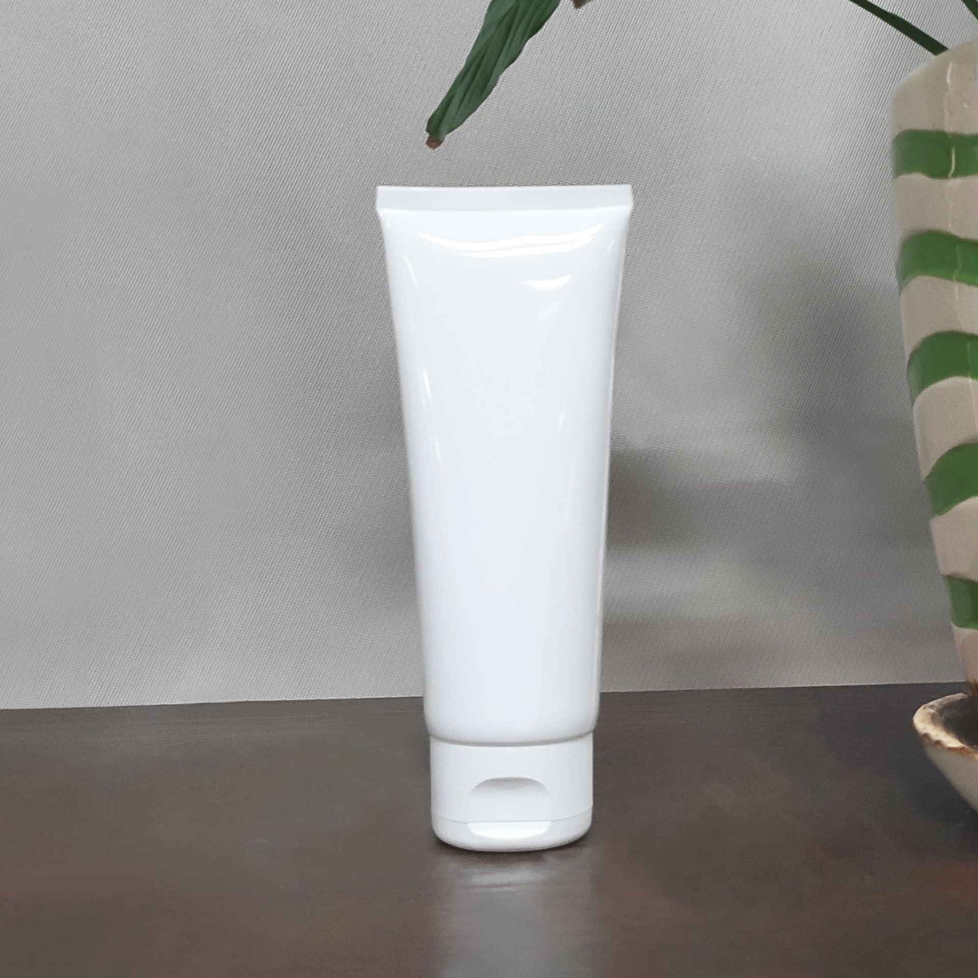 100g化妆品软管现货 100ml洗面奶软管现货 空白软管黑色磨砂翻盖