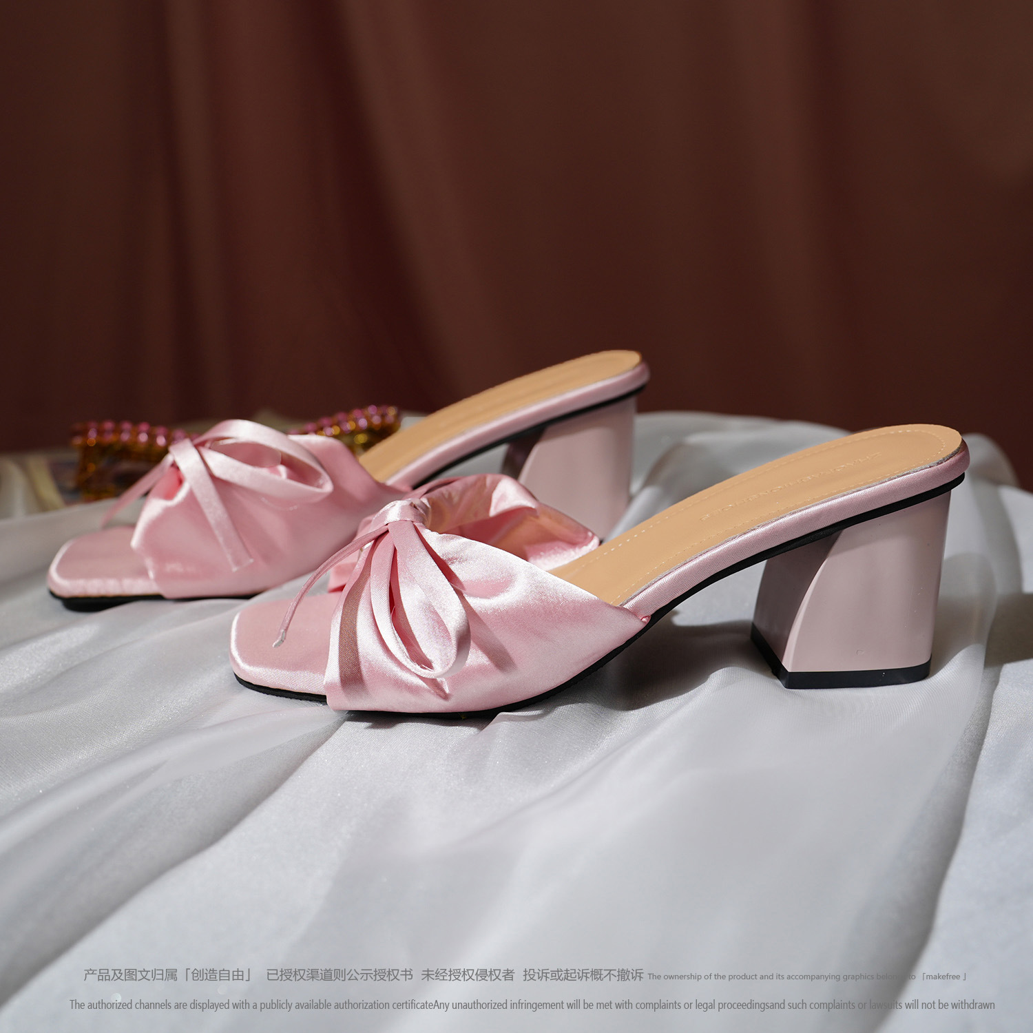 a372轻奢biling蛇形缠绕绑带巨闪水钻凉鞋仙女露趾一字扣细跟高跟