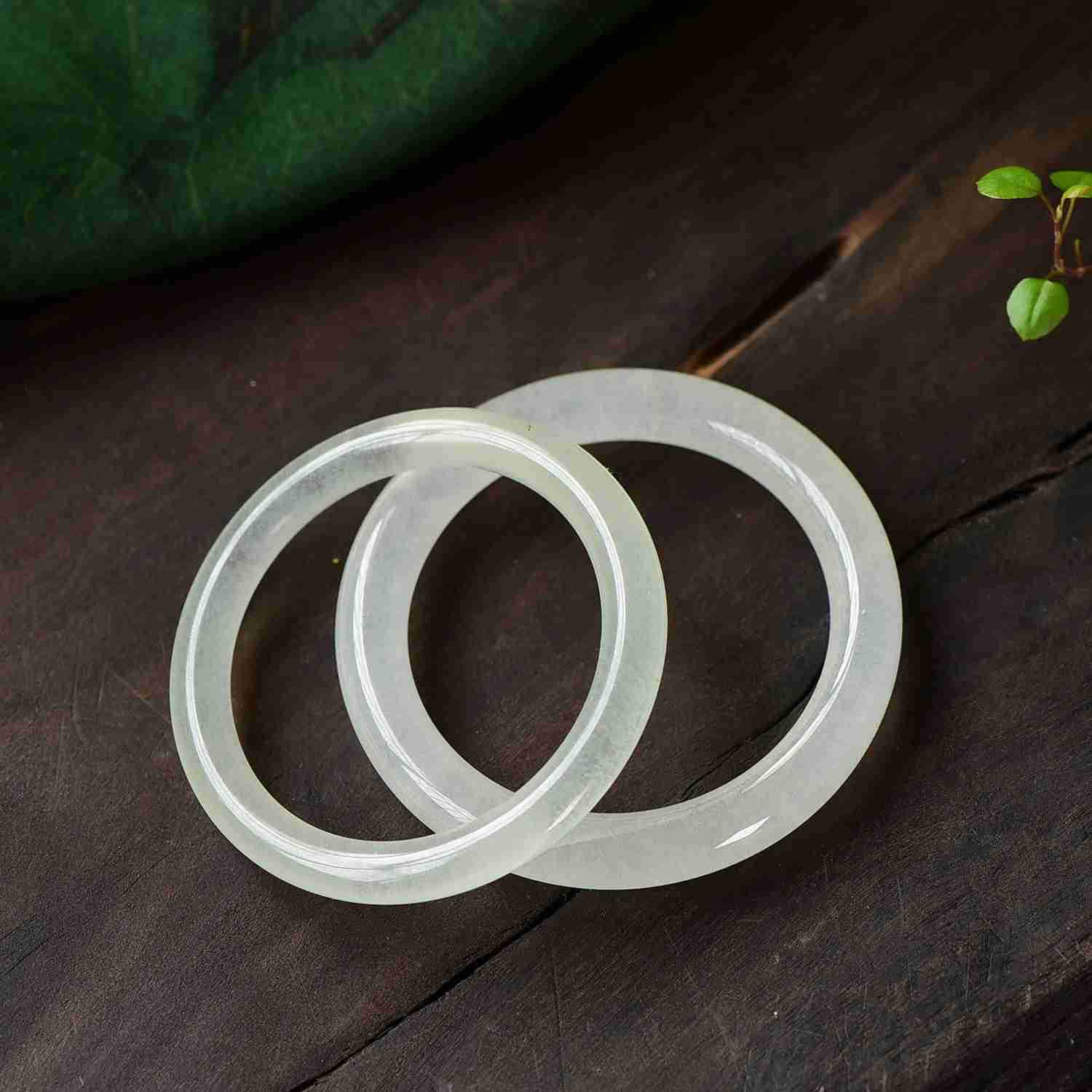 冰种阿富汗玉圆条手镯 色泽冰透