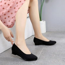 春秋女士黑色工作单鞋坡跟一脚蹬工装鞋礼仪办公舒适老北京布鞋