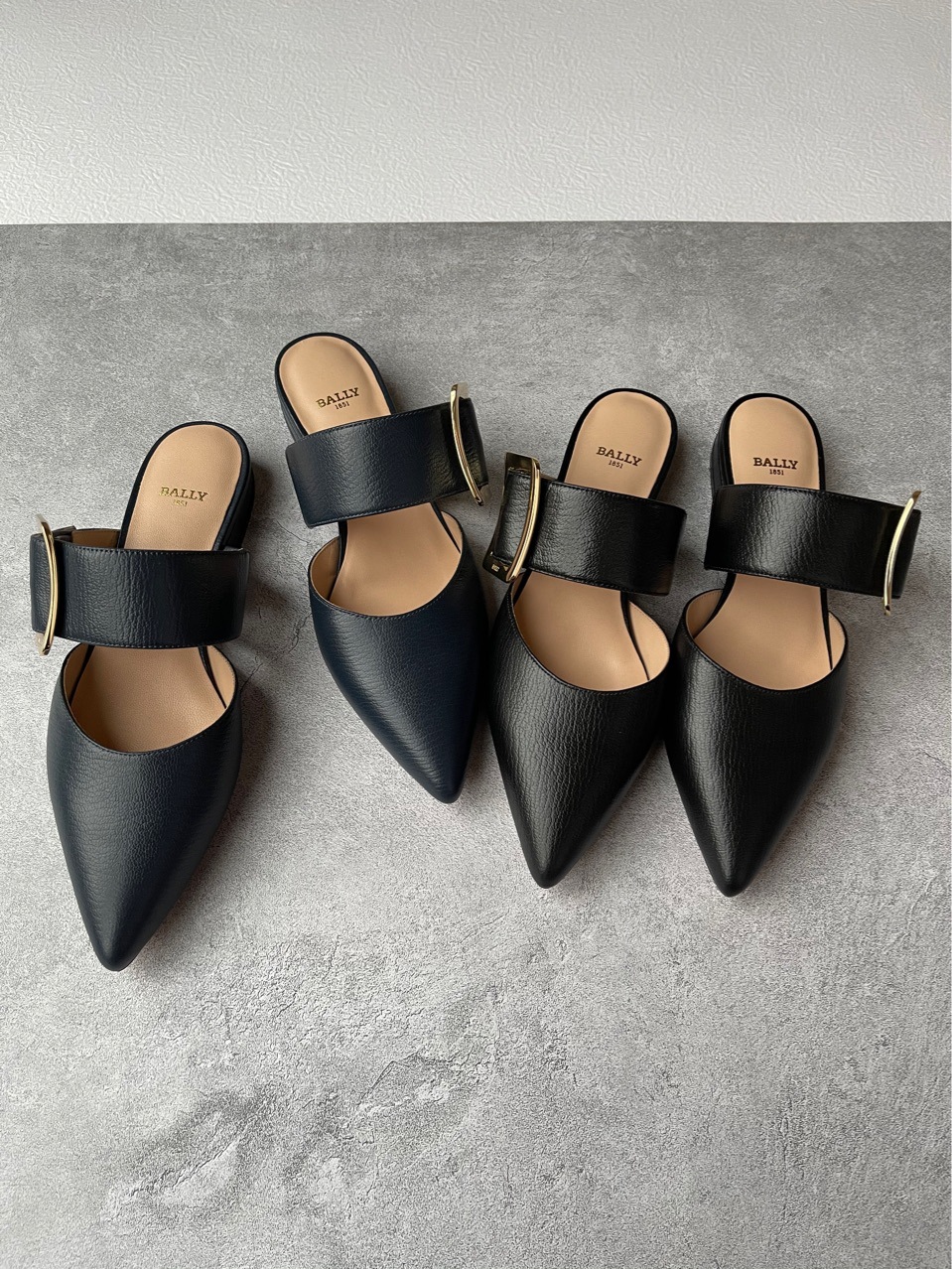 经典侧方扣尖头拖鞋平底穆勒拖鞋