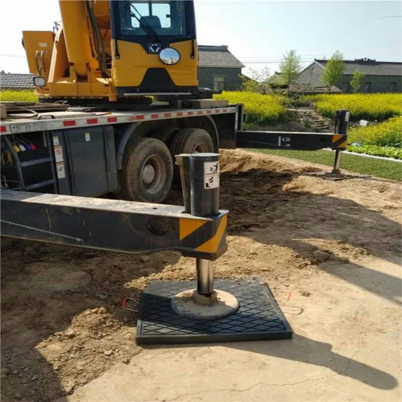 25吨吊车防滑支腿垫脚板 高分子聚乙烯板泵车抗压支腿垫板枕木