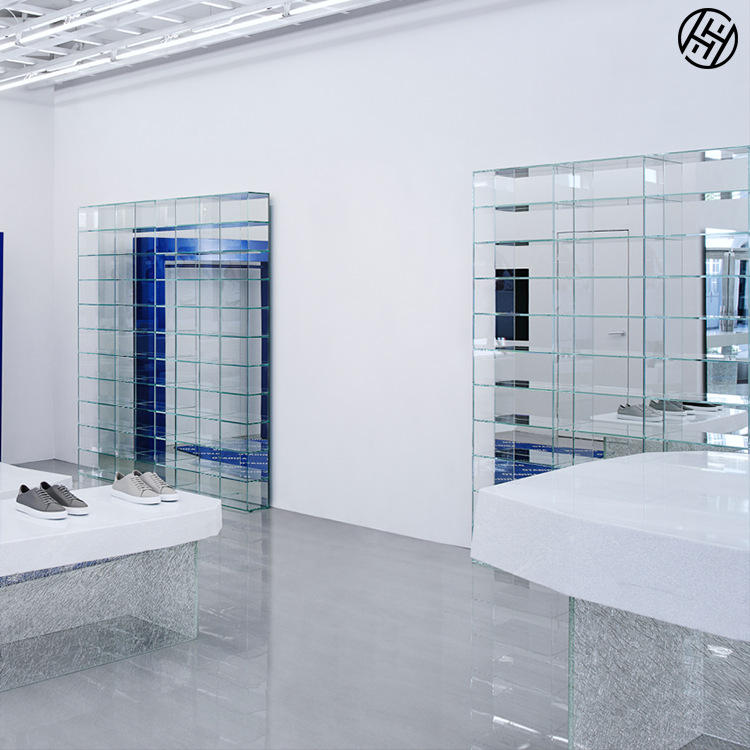 服装展示柜今日报价走势分析-不锈钢服饰喷涂靠墙展示展柜展架