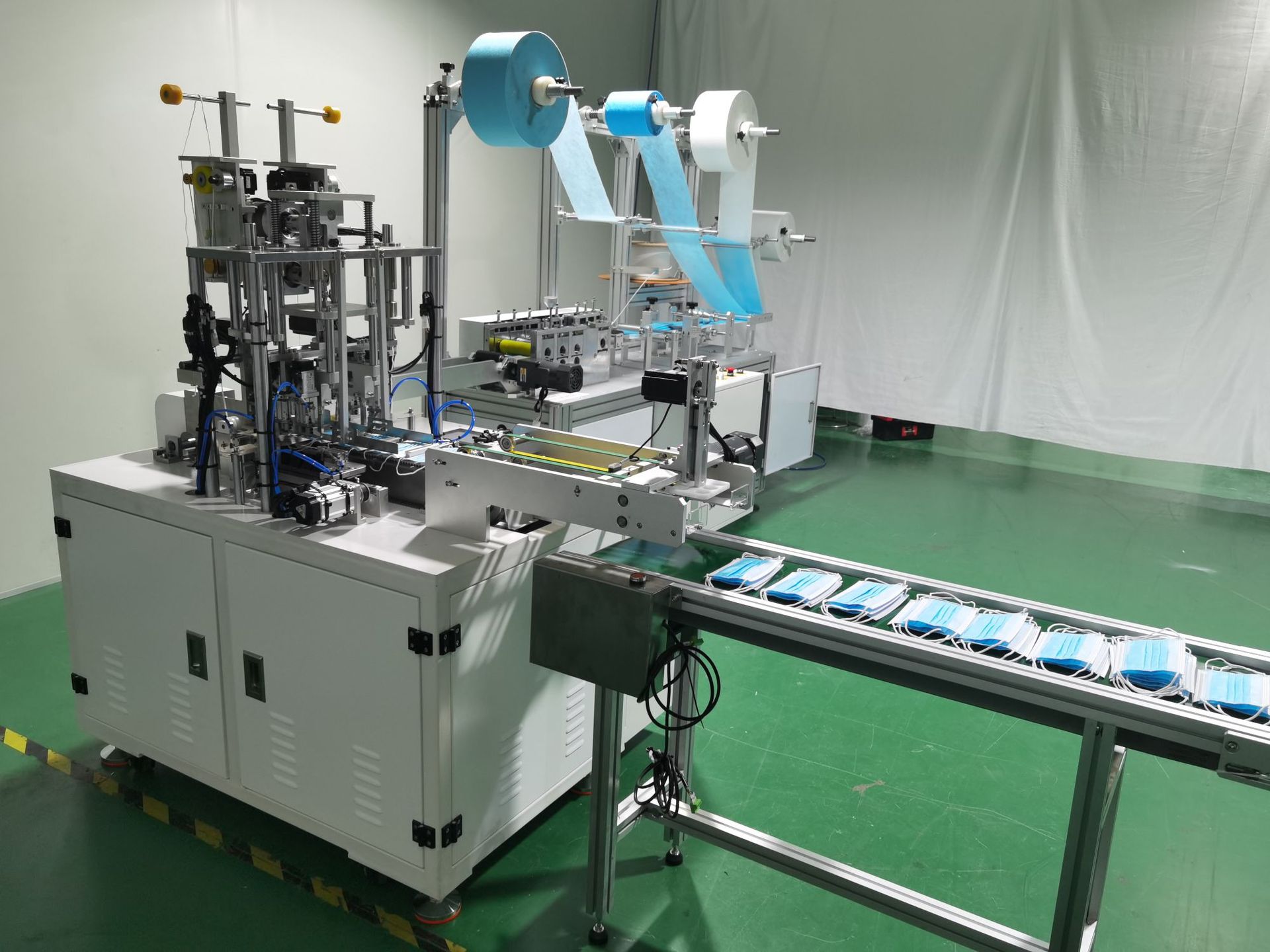 东莞厂家直供平面儿童口罩机 一次性儿童口罩机 高速一拖一口罩机