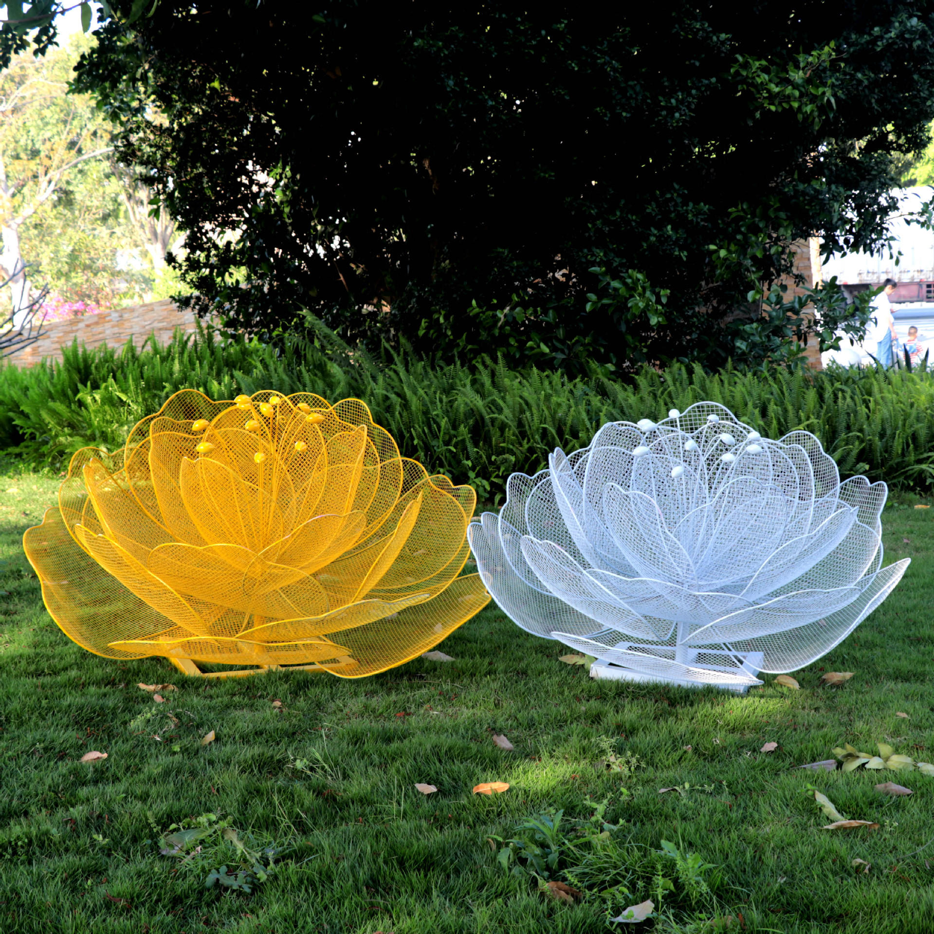 不锈钢镂空花朵雕塑网格植物莲花摆件户外园林景观草坪装饰定制