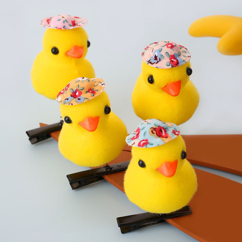 2024 Internet Hot Selling Cute Artifact Barrettes Small Yellow Duck Plush Headdress Spring Hairpin Barrettes Push Supply Wholesale