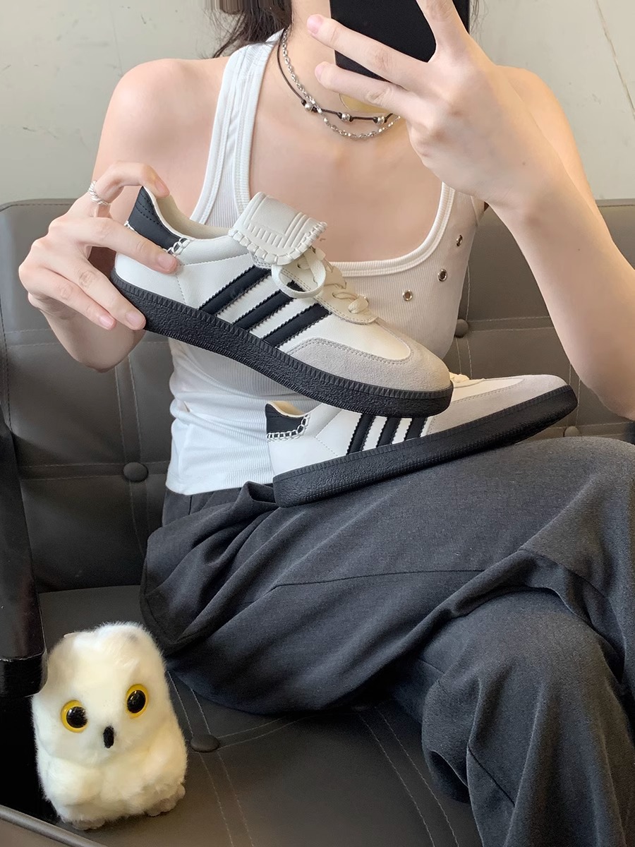 2023新款液态银德训鞋复古潮流小众亮面炸街女鞋时尚休闲运动板鞋