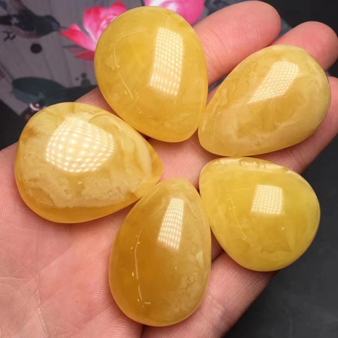 天然琥珀蜜蜡俄料吊坠鸡油黄白妖花纹路清晰蜡质浓郁亿年珠宝批发