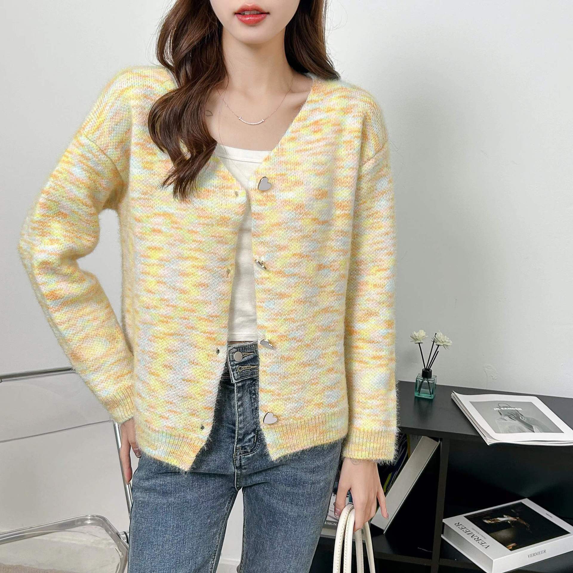 2024新款奶黄色针织开衫外套女今年流行漂亮毛衣短款上衣秋冬季