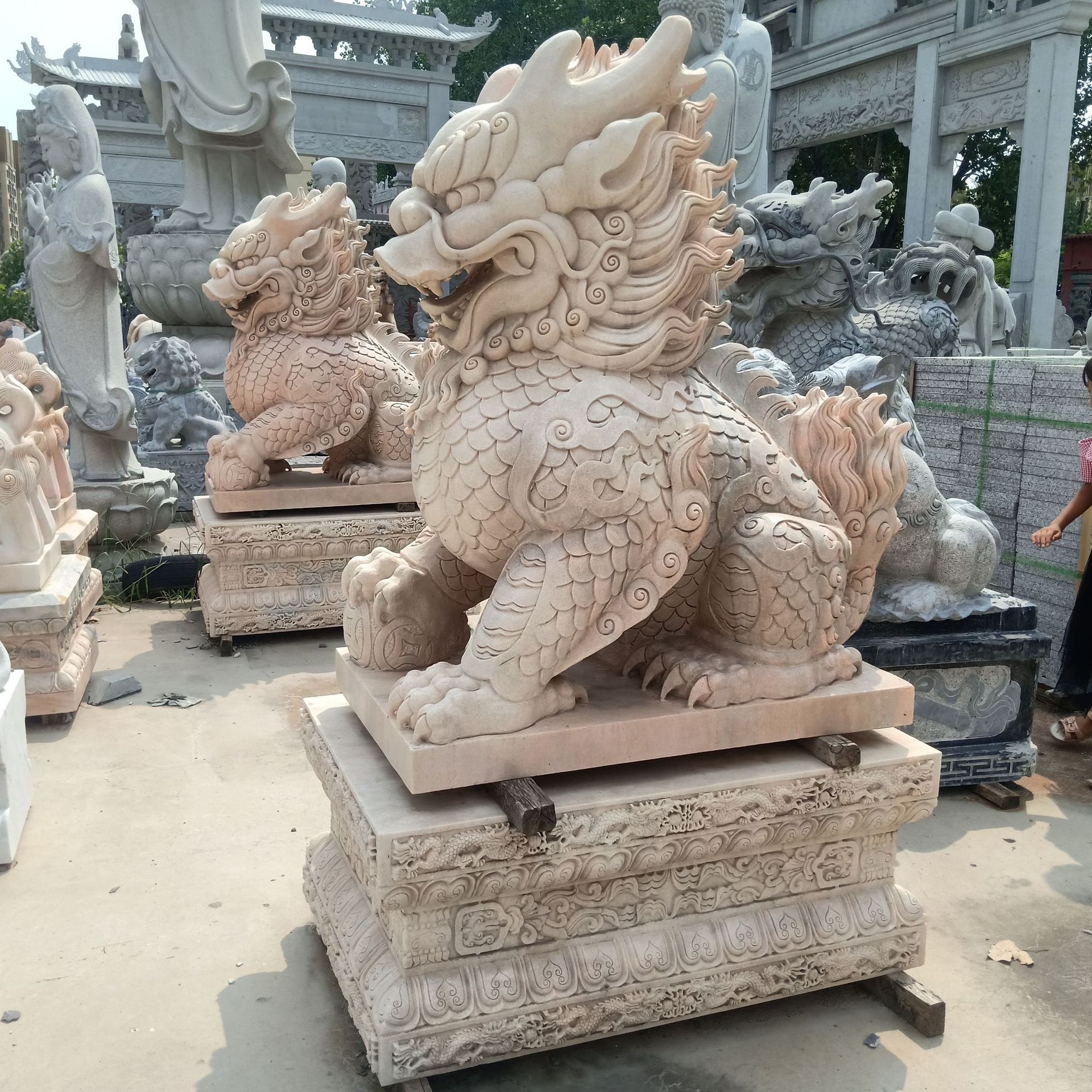 石雕狮子青石晚霞红一对看门石狮工厂门口雕塑 汉白玉石狮子