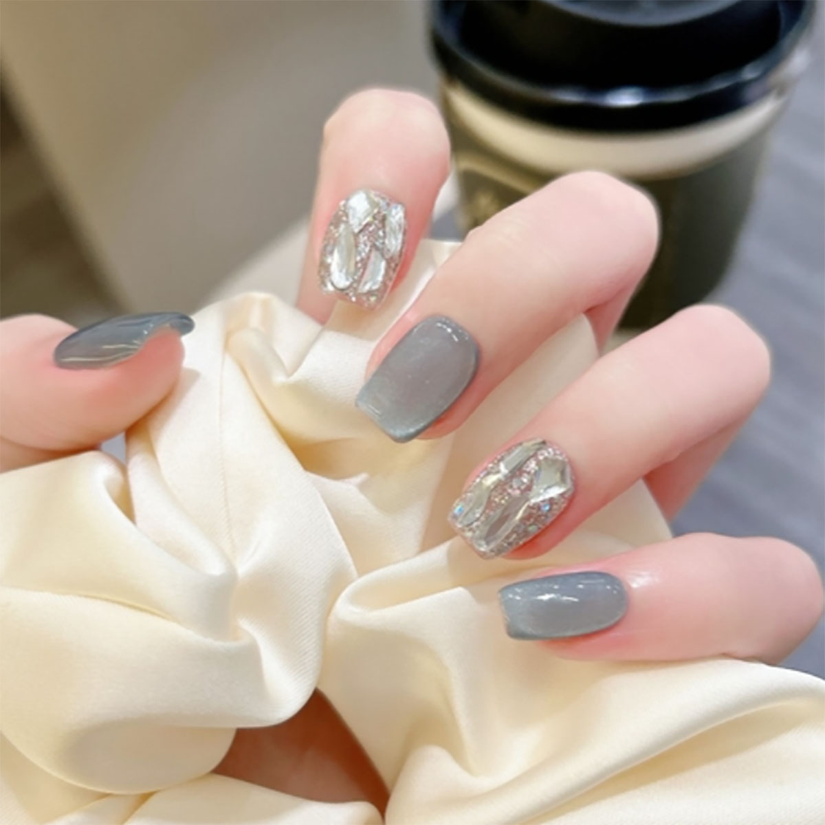 雾霾蓝爆闪猫眼镶钻穿戴甲美甲指甲贴片可拆卸nails显白成品批发