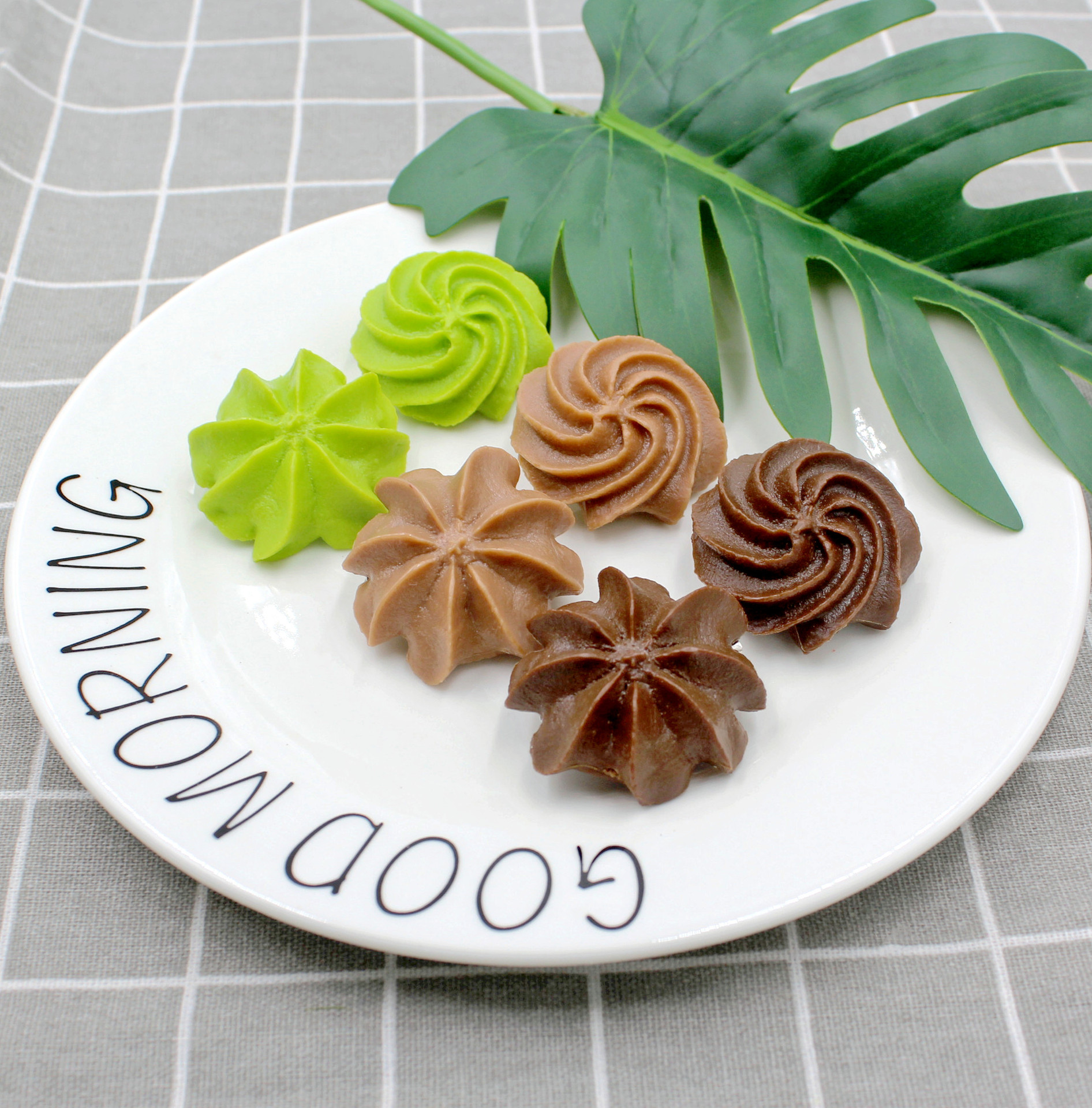 个性创意仿真奶油曲奇饼干食物系列立体胸针ins趣味包包配饰