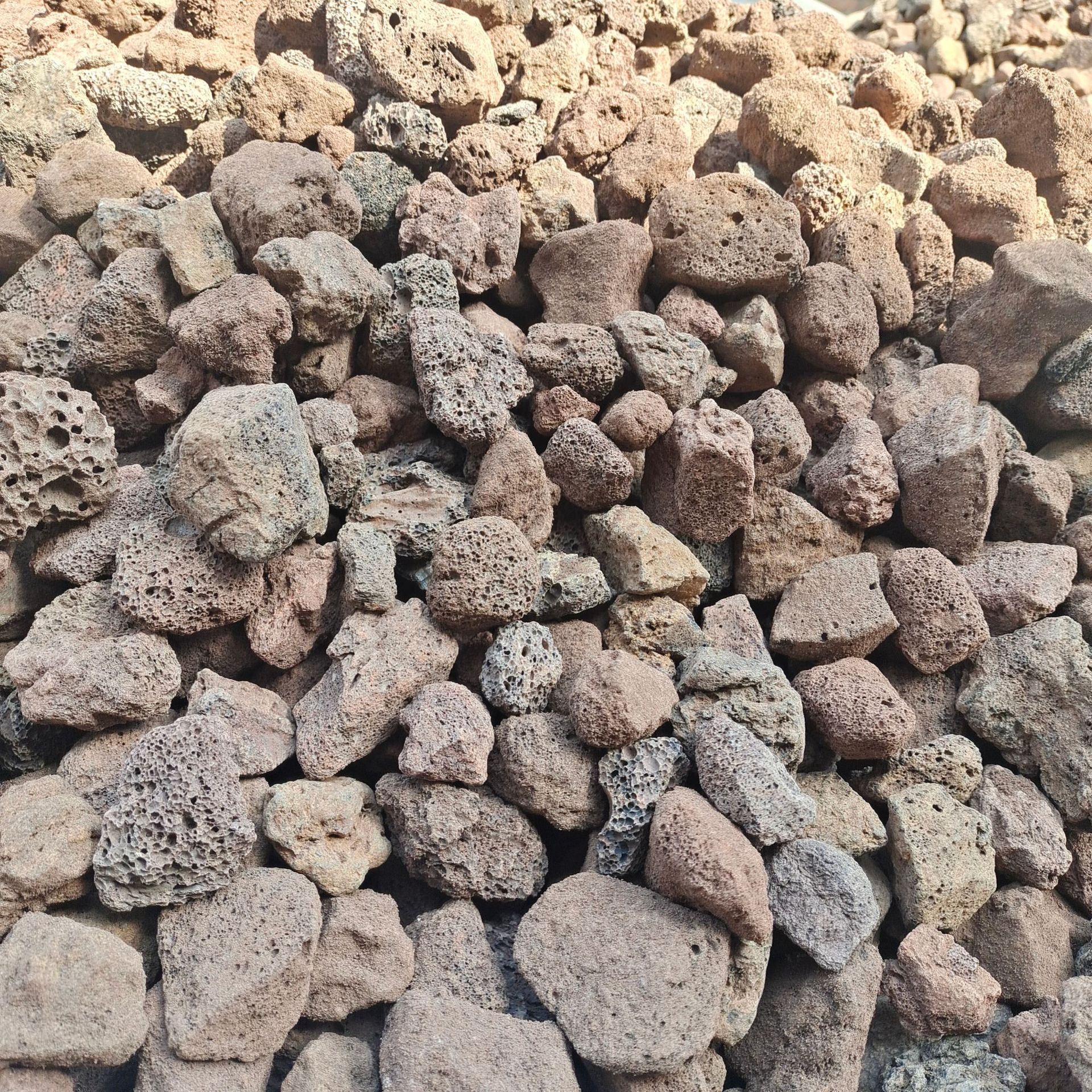 火山岩滤料 污水处理 生物除臭 河道治理用火山岩滤料-阿里巴巴
