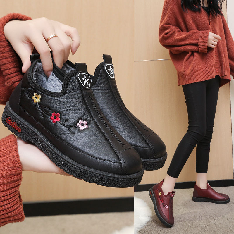 2023 New Cotton Shoes Women's Winter Fleece Lined Padded Warm Keeping Old Beijing Cloth Shoes Non-Slip Soft Bottom Middle-Aged and Elderly Mom Shoes