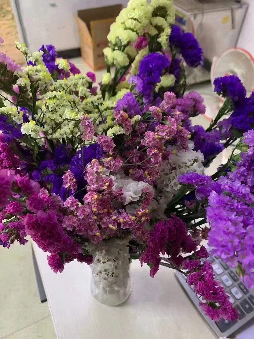 云南十八怪勿忘我鲜花称斤模式满天星水晶草江湖地摊鲜花产地批发