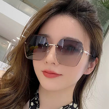 女士韩版时尚无框切边墨镜新款网红抖音直播太阳镜金属质感眼镜