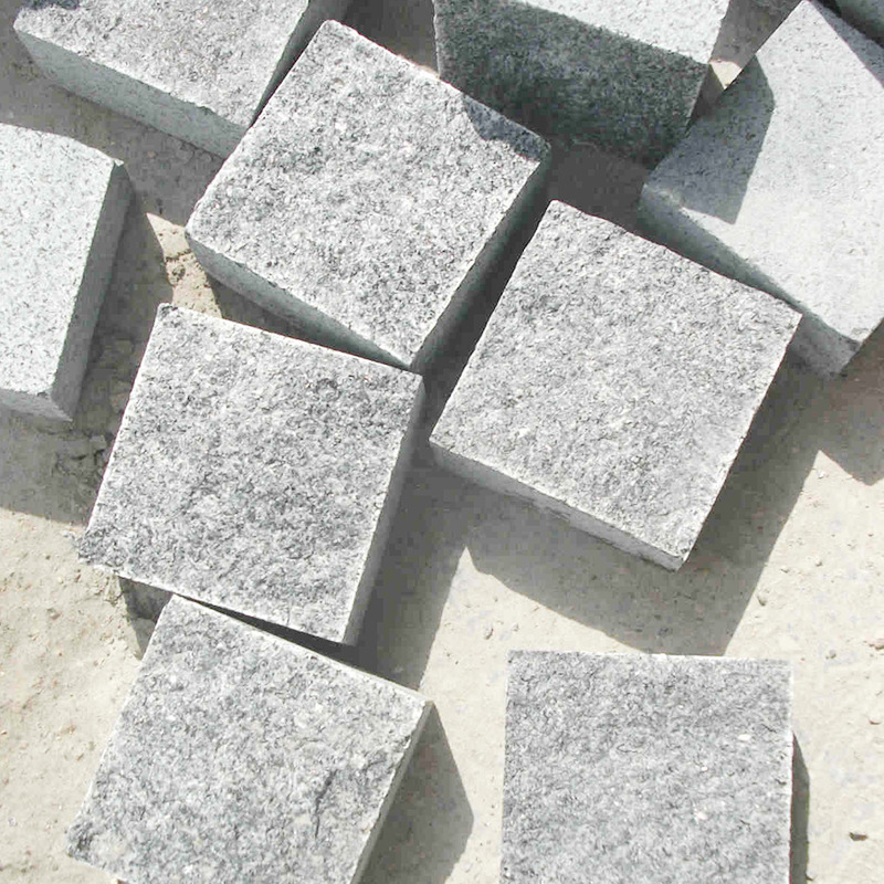 深灰色花岗岩马蹄石 公园铺路用石材汀步块石安装 自然面大理石