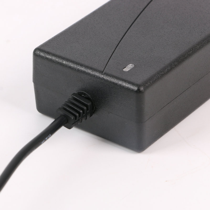 220v转12v6a电源转换器家用插座车载冰箱电源适配器点烟器转接头