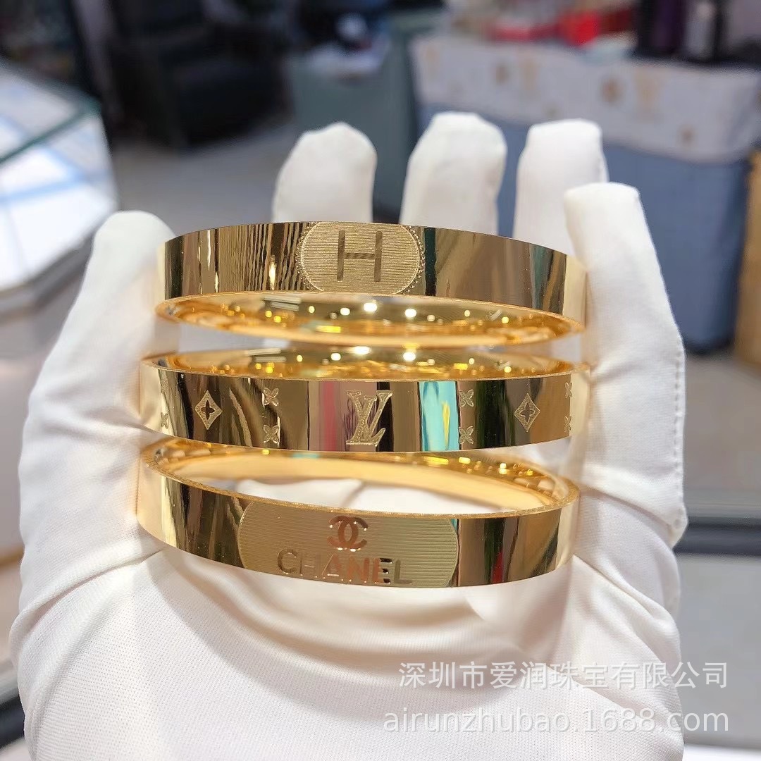 爱润珠宝 水贝深圳黄金展厅品牌5g古法足金cnc手镯车花机雕工艺