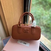 miumiu/缪缪 24s拼接秀款做旧保龄球包 限量波士顿单肩女包_阿里巴巴