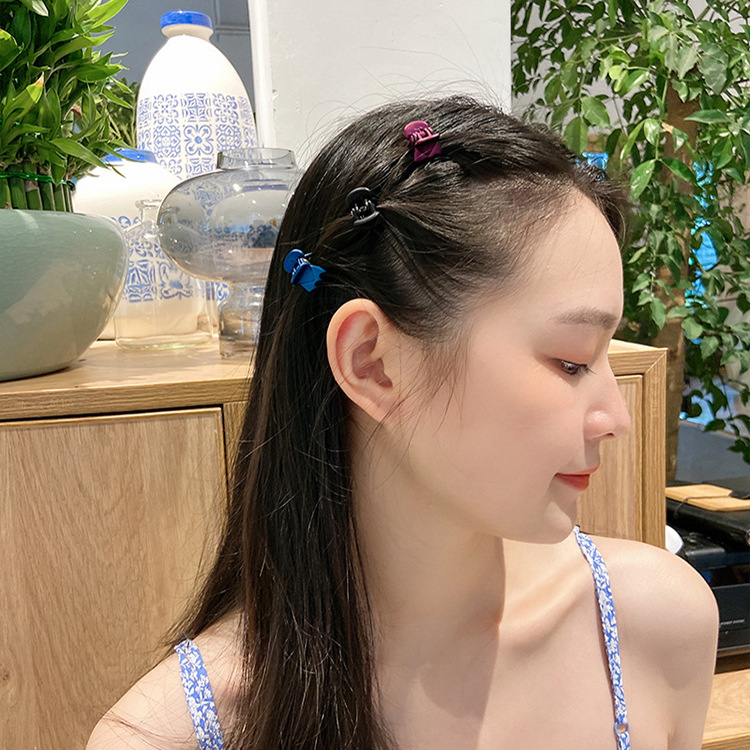 Zhou Yangqing Same Style Black Mini Jaw Clip Trumpet Bangs Hair Clip for Broken Hair Internet Celebrity 2022 New Side Hairpin