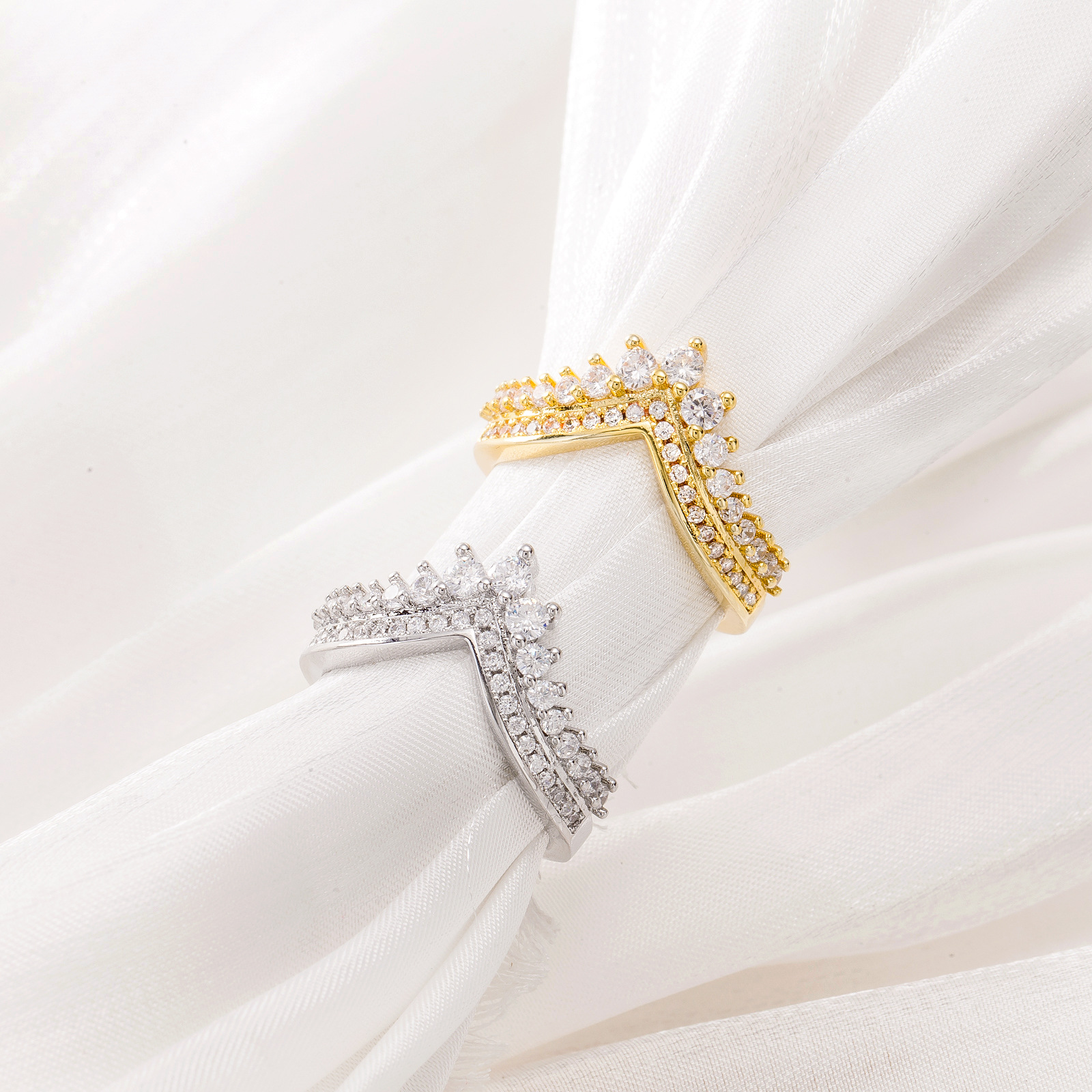 简约时尚金色玫瑰金镶钻手指戒气质高级感微镶锆石镀银皇冠戒指女