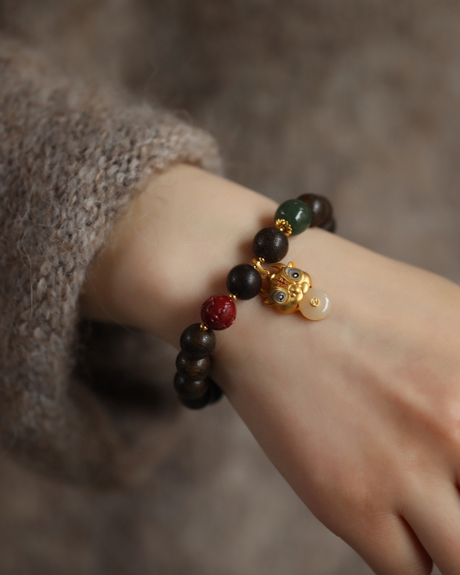 沁洛天然沉香11mm单圈手串搭配纯银鎏金镶嵌和田玉菱形吊坠手链