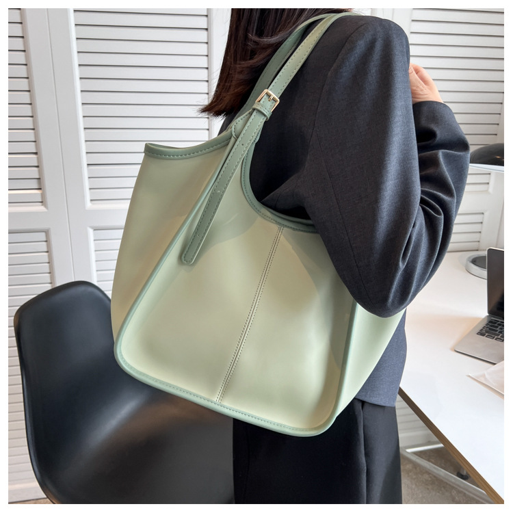 2022 Summer New Pu Retro Solid Color Single-Shoulder Bag Large Capacity Liquid Bag Fashion Simple Portable Bucket Bag