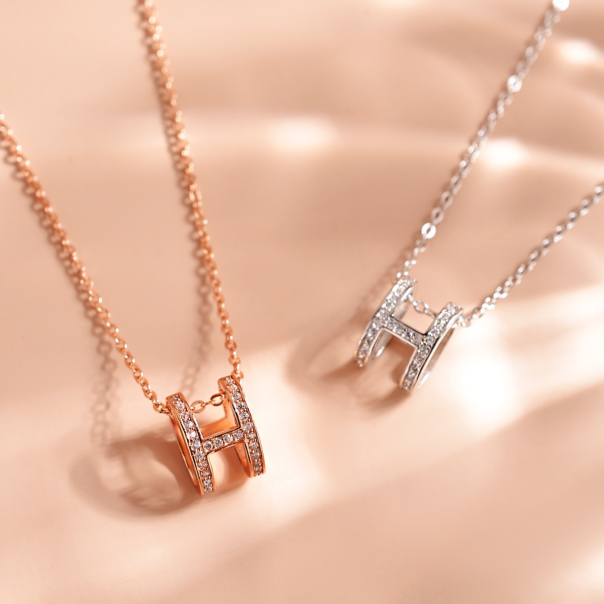 欧美大牌h字母项链女镶钻锆石吊坠潮流时尚网红锁骨链饰品k金礼物