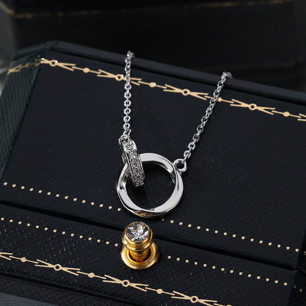 莫比乌斯环爱心项链女新款心形环环相扣锁骨链轻奢小众设计高级感