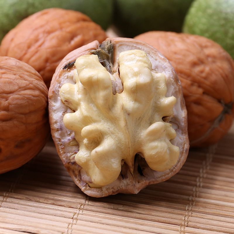 2022年北京密云鲜核桃薄皮新鲜手剥核桃嫩香湿核桃去青皮 去皮
