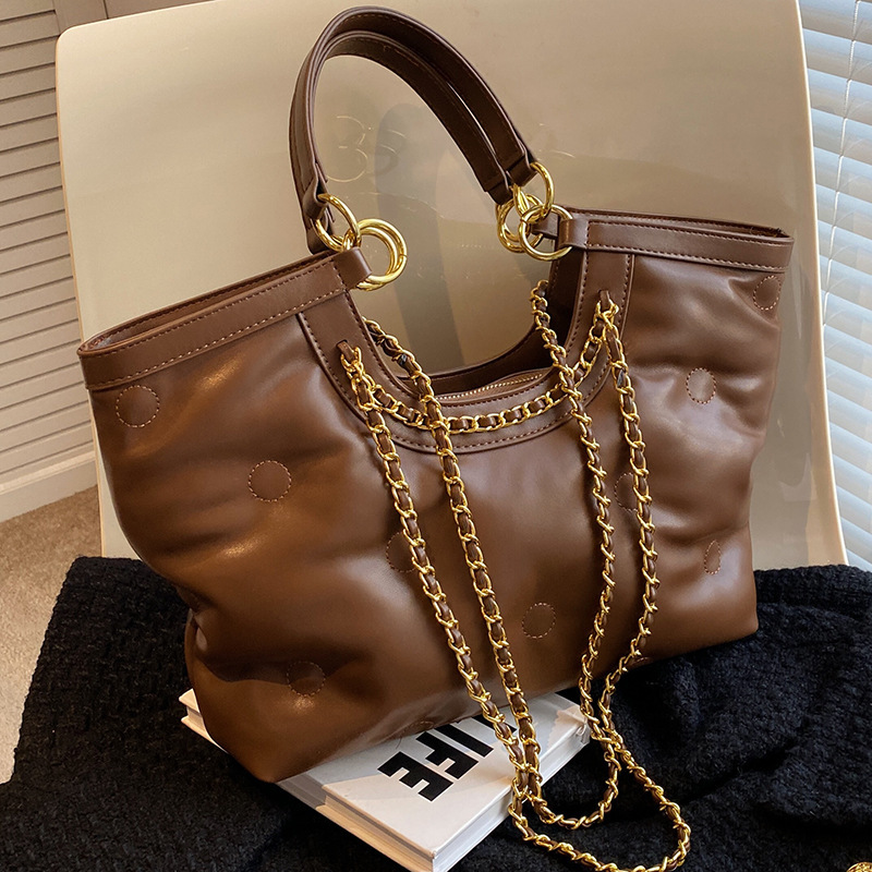 Large Capacity Bag Autumn and Winter 2022 New Chain Texture Women's Handbag Versatile Online Influencer Fashion Commuter Tote