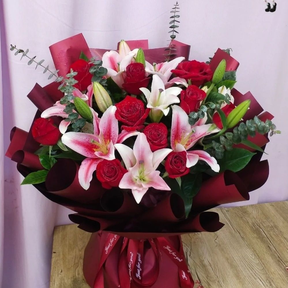 仿真玫瑰百合花束满天星干花送女友送闺蜜送长辈生日礼物颁奖花束