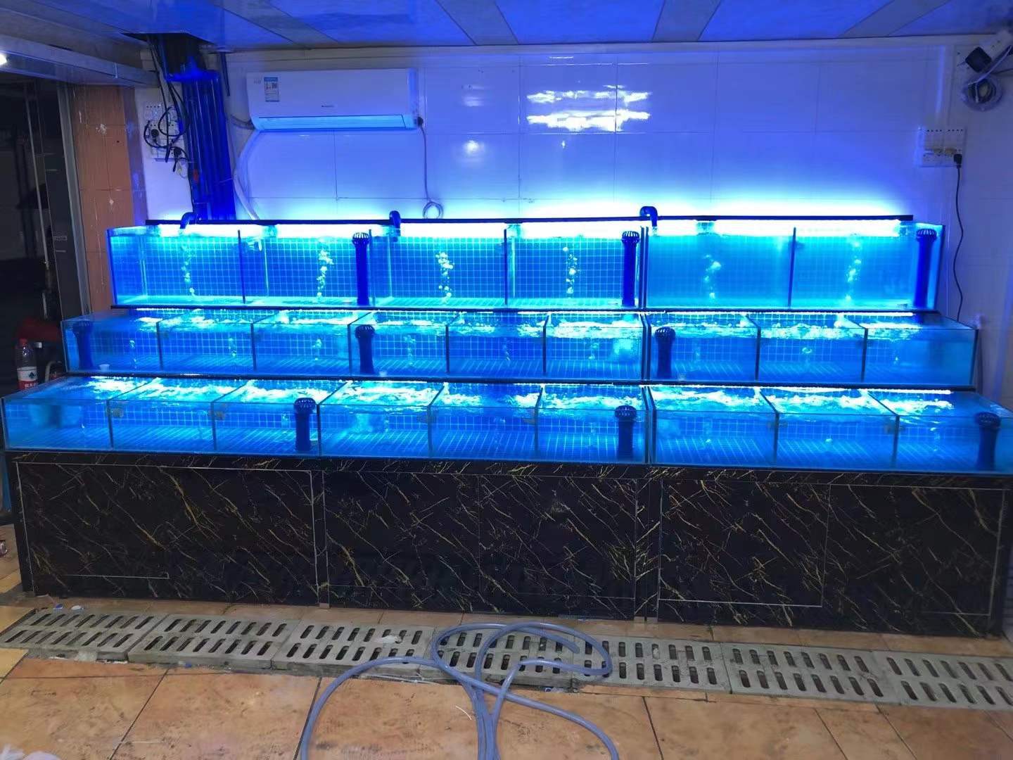 定制酒店鱼池海鲜缸超市鱼缸商用虾梭子蟹鱼池饭店小两层三层玻璃