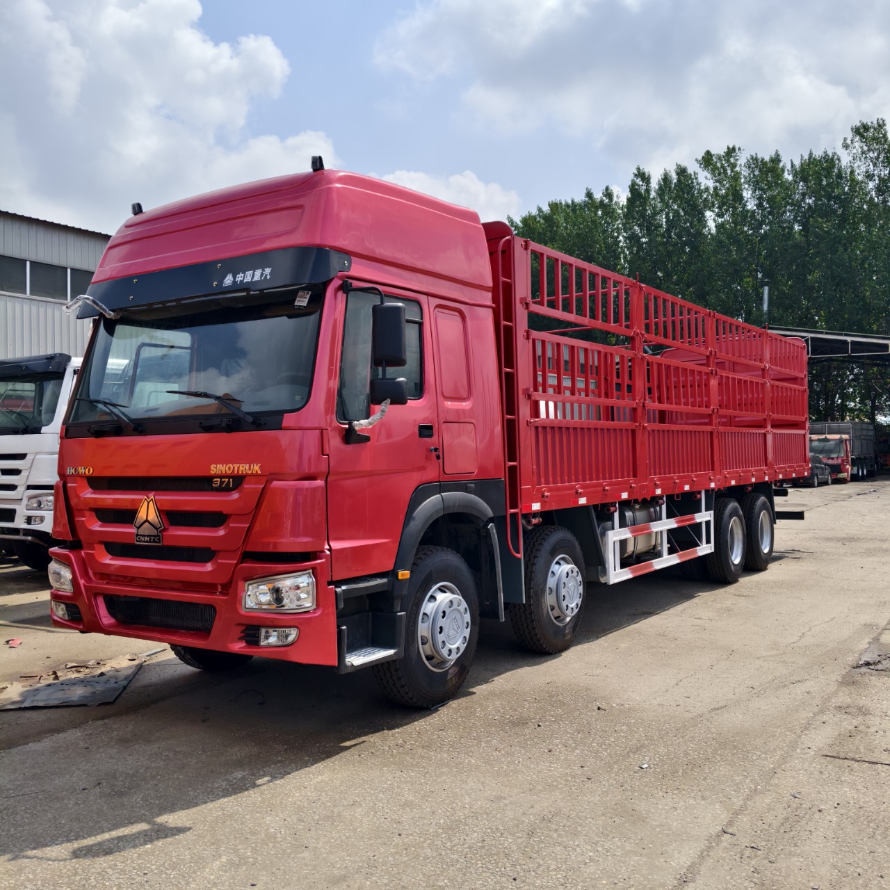 出口豪沃9米6高栏货车 371马力前四后八花篮平板运输车