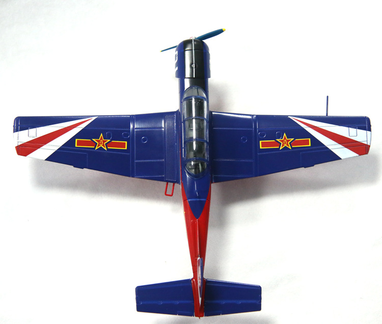 1:48初教6飞机模型初教6表演机模型场景模型教练机模型收藏品