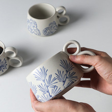 手绘青花陶瓷咖啡杯杯子高级感办公室日式水杯早餐杯釉下彩马克杯