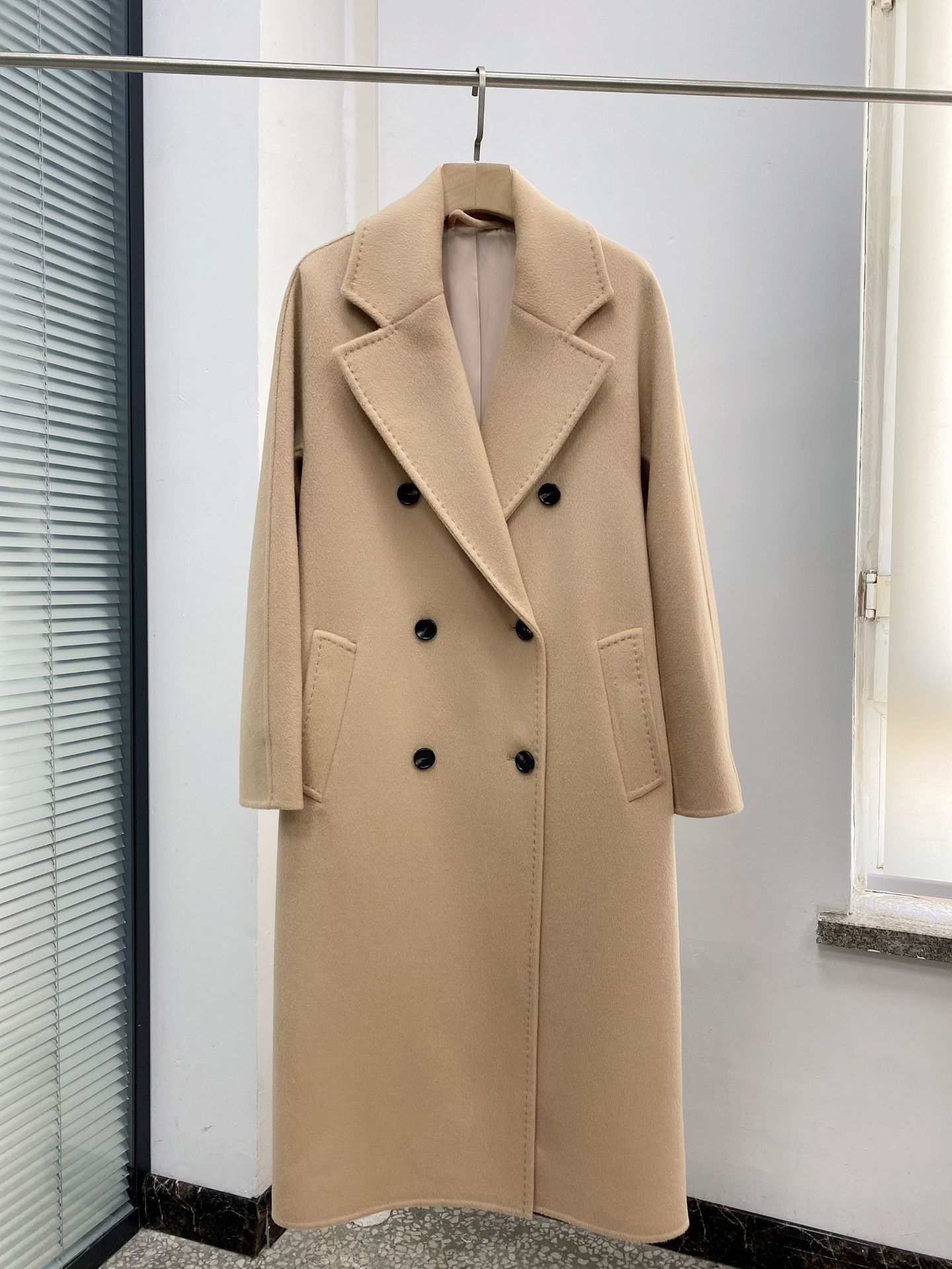 2022年冬季新款 韩国max101801简约大气双排扣女式长款羊毛呢外套