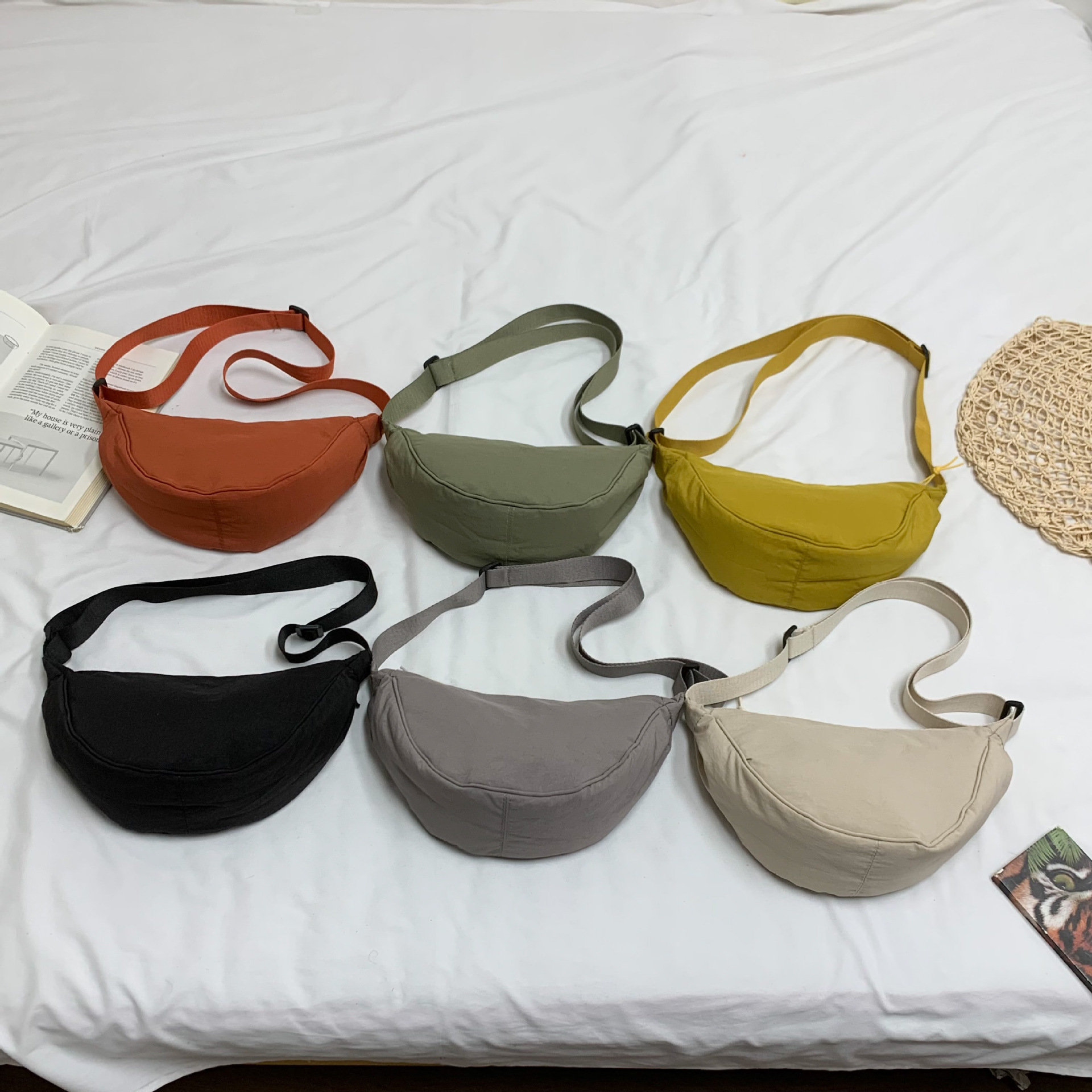 ins日系迷你斜挎包女2024新款女包韩版时尚小腰包女帆布运动挎包-阿里