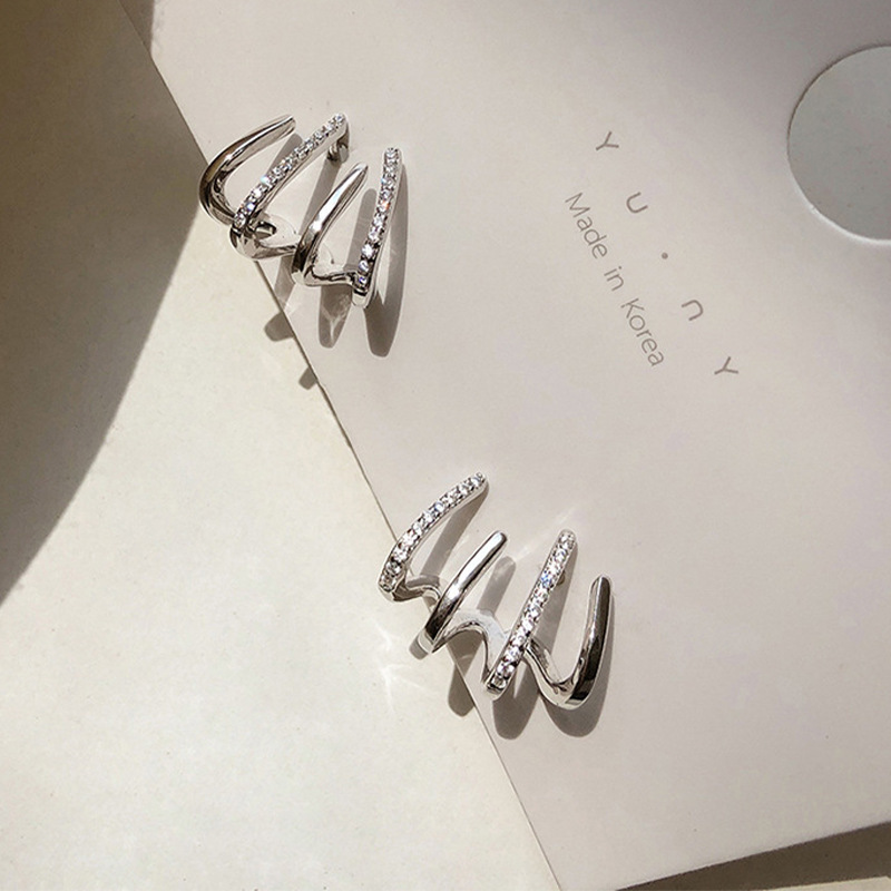 Yingqi Rural Rake Diamond-Embedded Nostalgic Ear Studs on the Left and Right Sides. Cross-Border Earrings Wholesale. Alloy Electricity