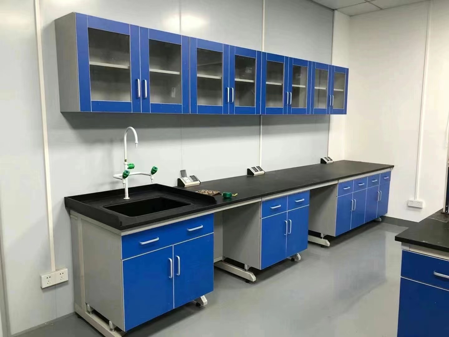 重庆实验室工作台钢木边台天平水槽中央化验化学试验桌全钢通风柜