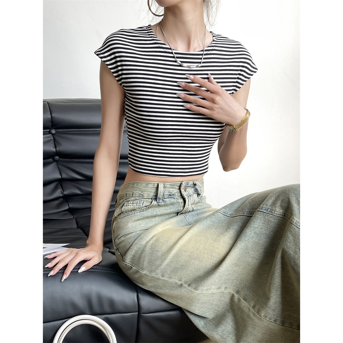 梦子汐 圆领条纹短袖t恤女夏季2023新款紧身显瘦短款上衣 x1144-1
