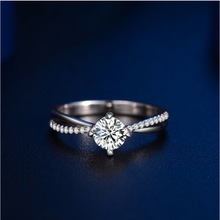 S925银钻石戒指白18K金扭臂浪漫唯美女戒优雅气质求婚钻戒代发