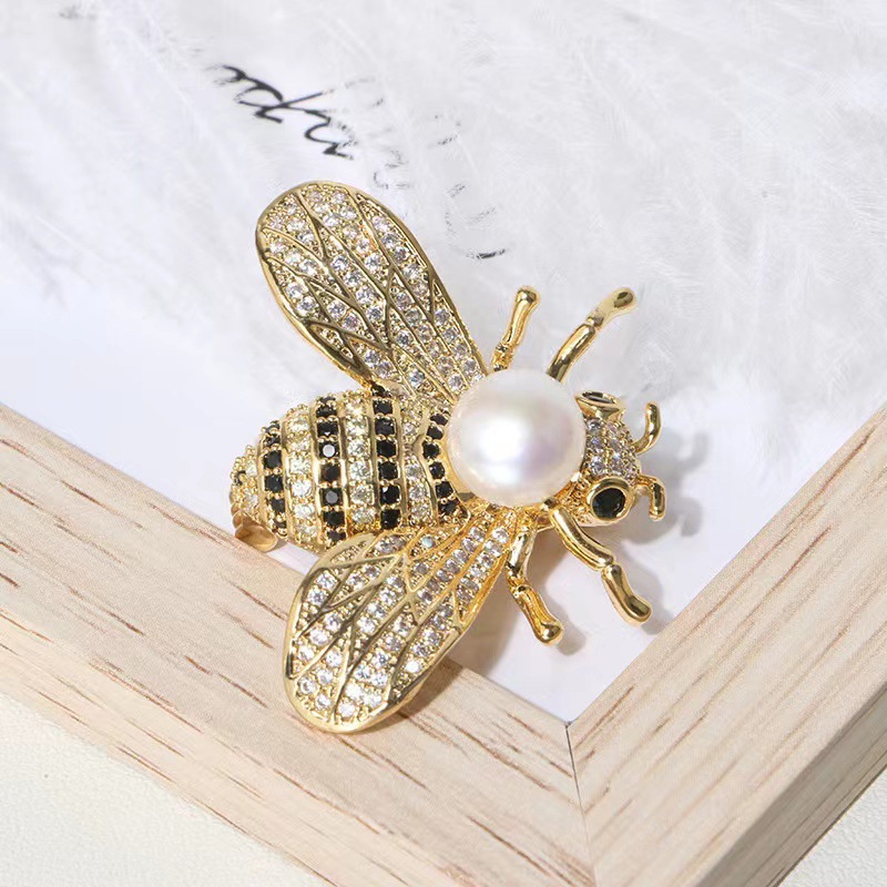 New Pearl Bee Brooch Korean Style High-End Diamond Corsage Pin Fashion Personalized Cartoon Insect Suit Accessories