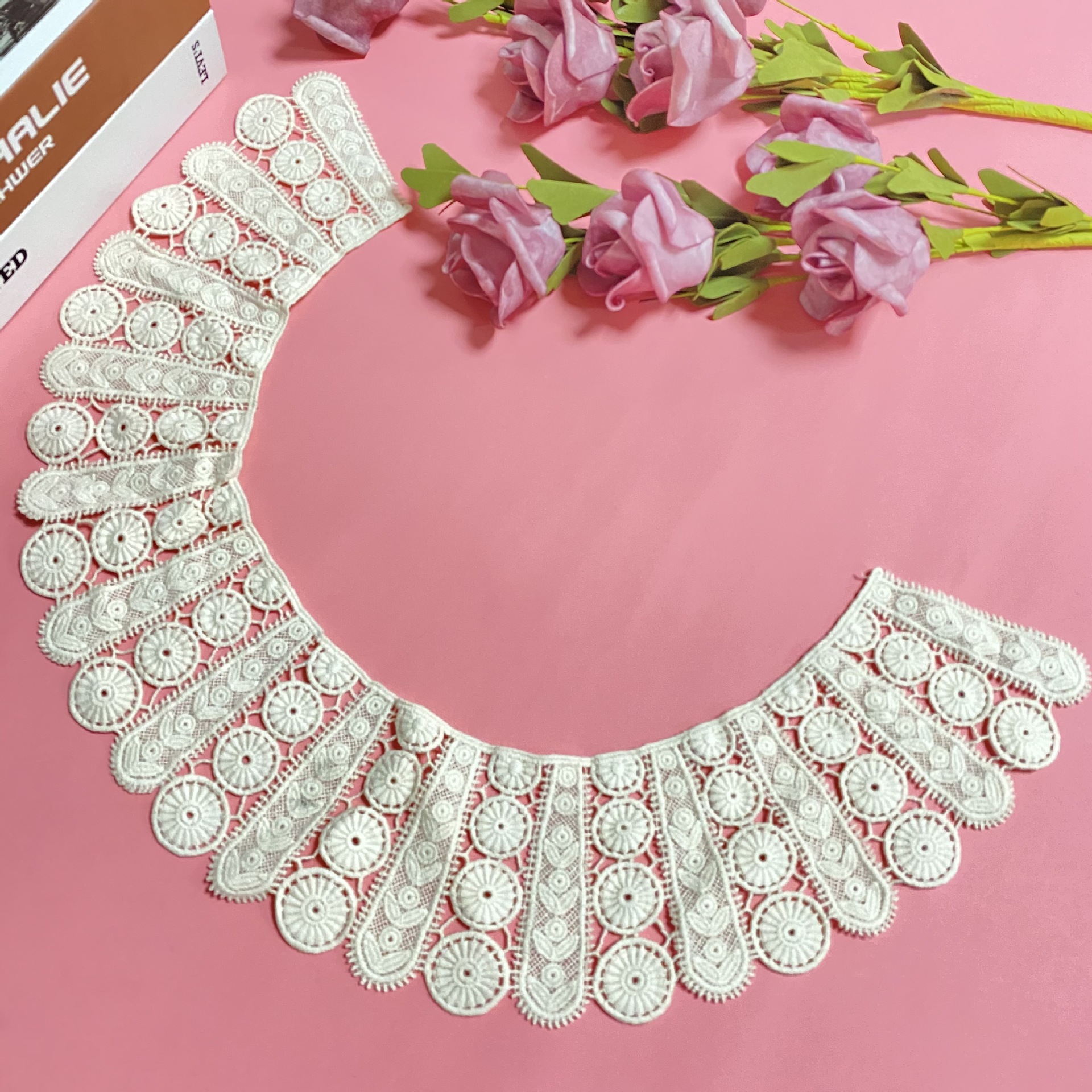 童装全棉线水溶刺绣圆领领花现货精致镂空蕾丝绣朵花衣假领口装饰