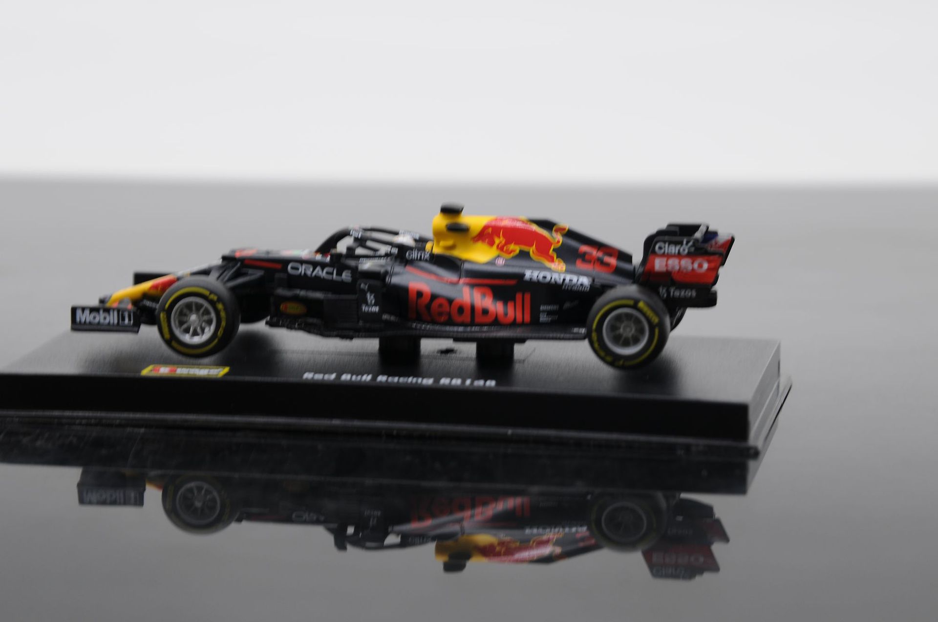 热销比美高1:43红牛rb16b f1方程式赛车 合金仿真模型摆件送