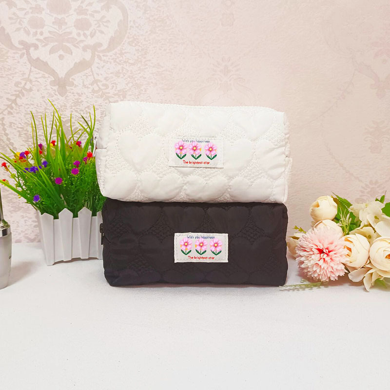 Embroidered Heart Girl Cute Artistic Style Portable Cosmetic Bag Storage Bag Pencil Case Customizable Cloth Label Logo Material