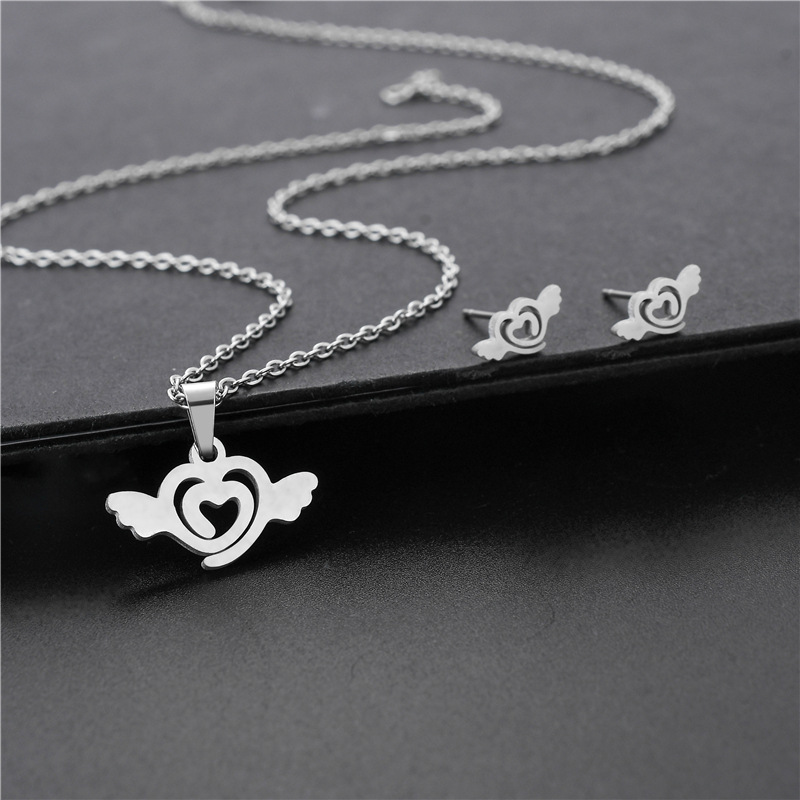 European and American Simple Love Angel Wings Pendant Female Amazon Heart-Shaped Necklace and Earring Suit Stainless Steel Accessories