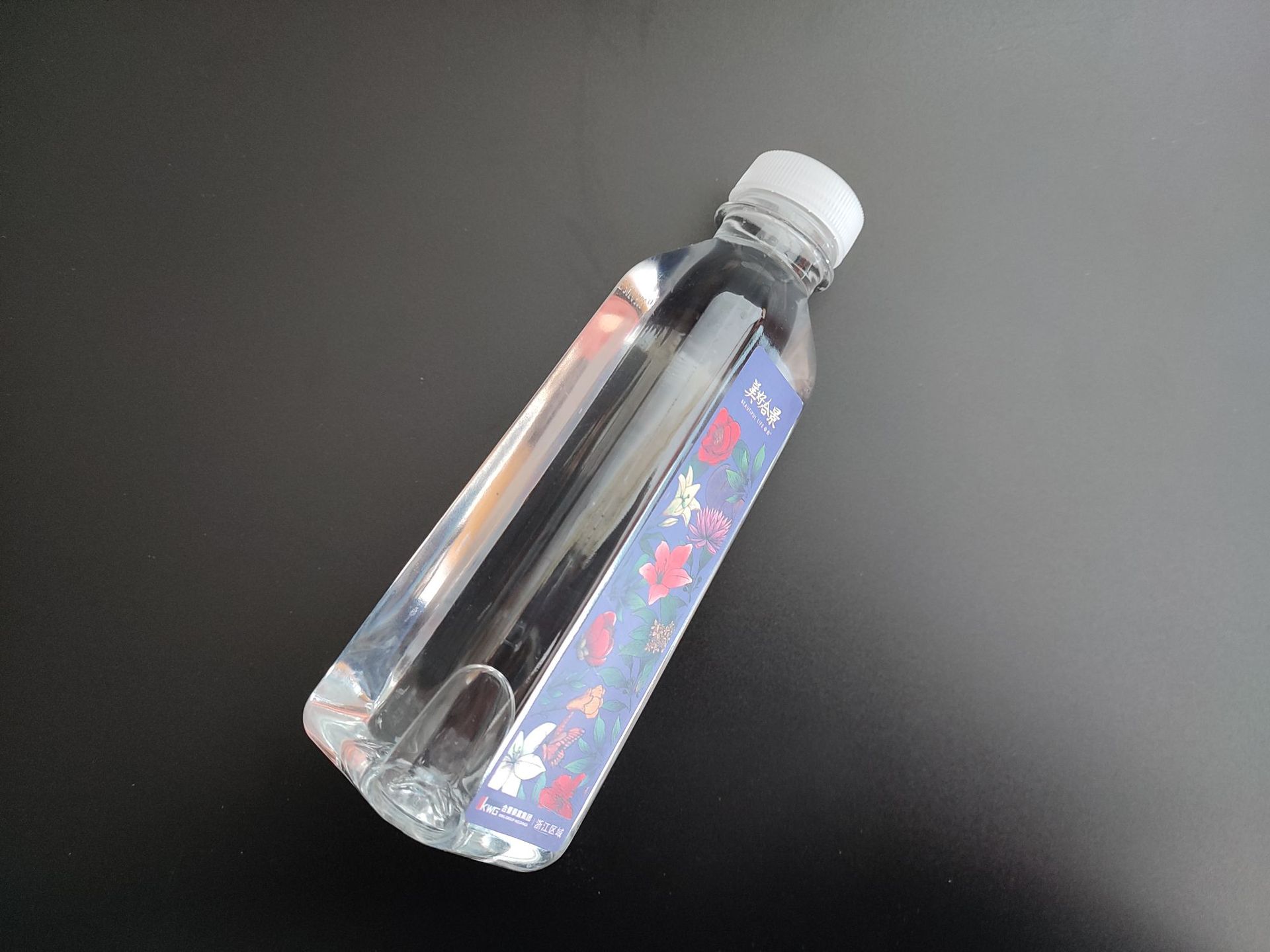 上海南京定制矿泉水小瓶加工企业品牌设计订做印logo饮用水350ml